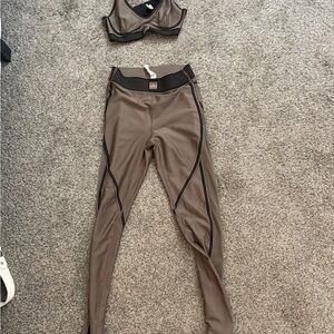 ALO Yoga Women's Taupe Leggings with Black Accents